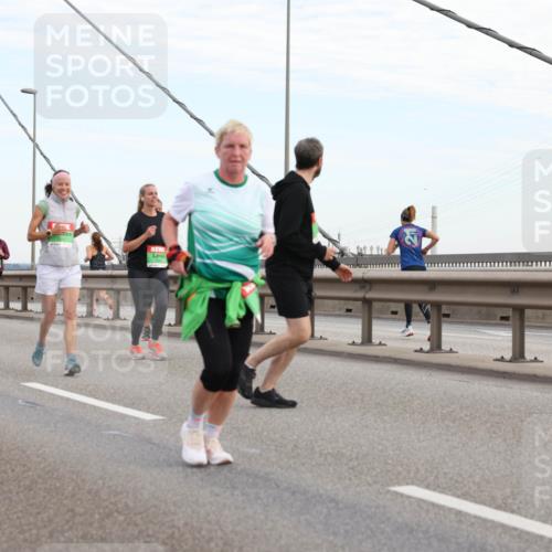 03.10.2025 - Köhlbrandbrückenlauf Lena Gebhardt http://msf.ph/oto/9198362 03.10.2025 15:34:23 Position 1  meine-sportfotos.de