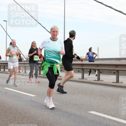 03.10.2025 - Köhlbrandbrückenlauf Lena Gebhardt http://msf.ph/oto/9198363 03.10.2025 15:34:23 Position 1  meine-sportfotos.de