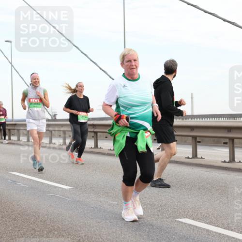 03.10.2025 - Köhlbrandbrückenlauf Lena Gebhardt http://msf.ph/oto/9198364 03.10.2025 15:34:23 Position 1 9309 meine-sportfotos.de