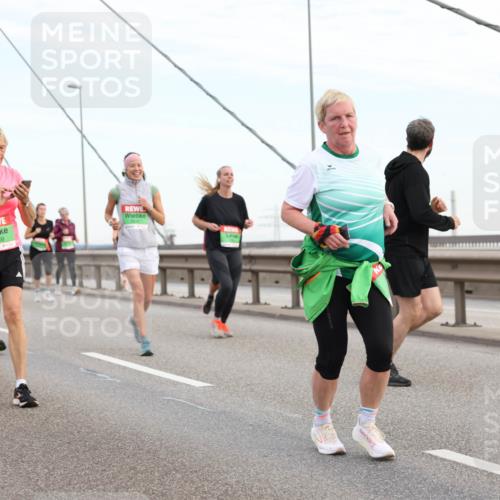 03.10.2025 - Köhlbrandbrückenlauf Lena Gebhardt http://msf.ph/oto/9198365 03.10.2025 15:34:23 Position 1 9309 meine-sportfotos.de