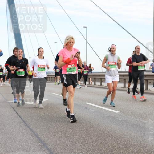 03.10.2025 - Köhlbrandbrückenlauf Lena Gebhardt http://msf.ph/oto/9198366 03.10.2025 15:34:23 Position 1 9444, 9309, 7845 meine-sportfotos.de