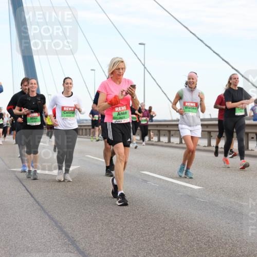 03.10.2025 - Köhlbrandbrückenlauf Lena Gebhardt http://msf.ph/oto/9198367 03.10.2025 15:34:23 Position 1 9444, 9309, 7845 meine-sportfotos.de