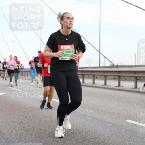 03.10.2025 - Köhlbrandbrückenlauf Lena Gebhardt http://msf.ph/oto/9198386 03.10.2025 15:34:29 Position 1 8731 meine-sportfotos.de
