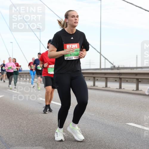 03.10.2025 - Köhlbrandbrückenlauf Lena Gebhardt http://msf.ph/oto/9198387 03.10.2025 15:34:29 Position 1 8731 meine-sportfotos.de