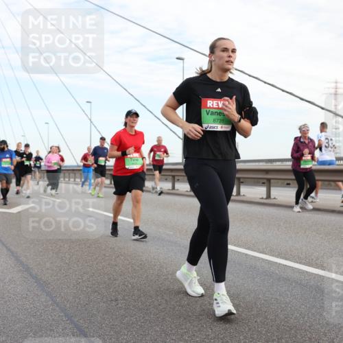 03.10.2025 - Köhlbrandbrückenlauf Lena Gebhardt http://msf.ph/oto/9198390 03.10.2025 15:34:29 Position 1 8731 meine-sportfotos.de