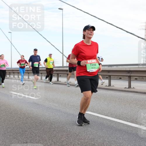 03.10.2025 - Köhlbrandbrückenlauf Lena Gebhardt http://msf.ph/oto/9198395 03.10.2025 15:34:30 Position 1 9639 meine-sportfotos.de