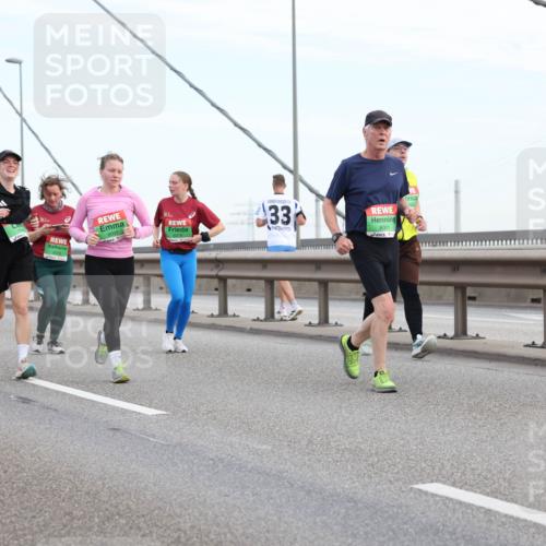 03.10.2025 - Köhlbrandbrückenlauf Lena Gebhardt http://msf.ph/oto/9198397 03.10.2025 15:34:31 Position 1 8379, 8000, 33, 8001, 8615 meine-sportfotos.de