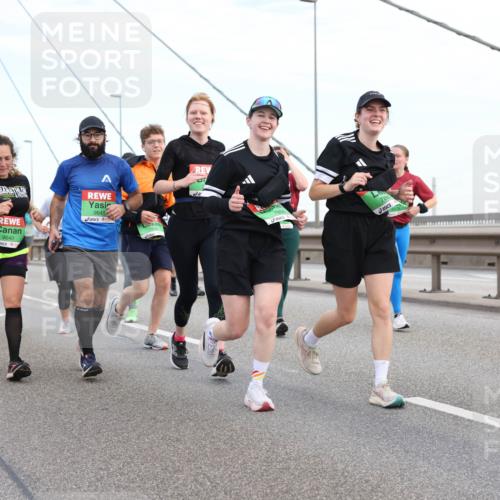 03.10.2025 - Köhlbrandbrückenlauf Lena Gebhardt http://msf.ph/oto/9198408 03.10.2025 15:34:34 Position 1 9641, 9640, 7868, 786, 0000 meine-sportfotos.de