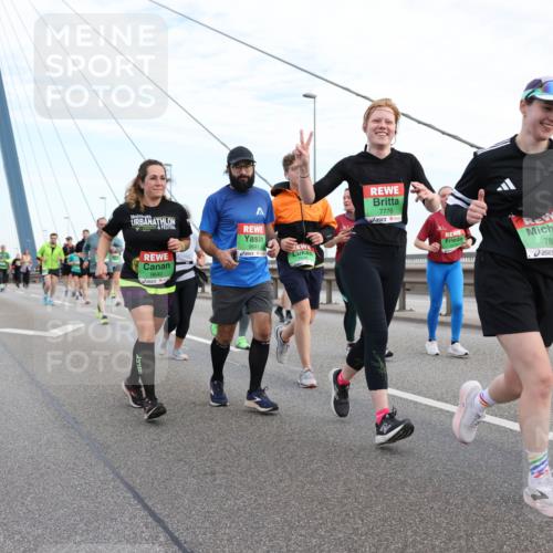 03.10.2025 - Köhlbrandbrückenlauf Lena Gebhardt http://msf.ph/oto/9198414 03.10.2025 15:34:35 Position 1 06, 9641, 9640, 7776, 7868, 7861 meine-sportfotos.de