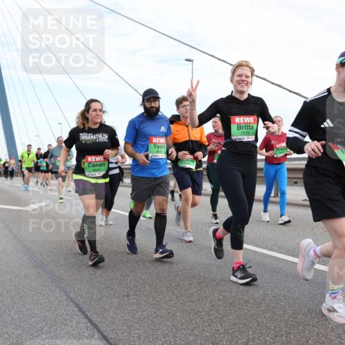 03.10.2025 - Köhlbrandbrückenlauf Lena Gebhardt http://msf.ph/oto/9198415 03.10.2025 15:34:35 Position 1 9641, 9640, 7776, 78, 7868 meine-sportfotos.de