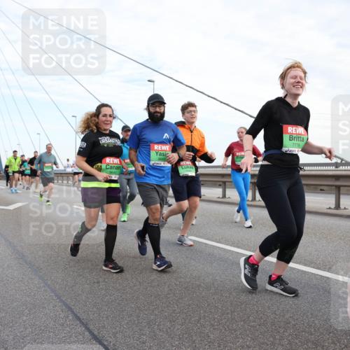 03.10.2025 - Köhlbrandbrückenlauf Lena Gebhardt http://msf.ph/oto/9198417 03.10.2025 15:34:35 Position 1 96412, 33, 9640, 7776 meine-sportfotos.de