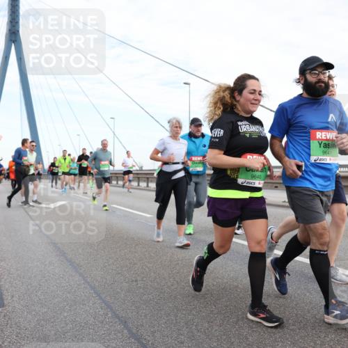 03.10.2025 - Köhlbrandbrückenlauf Lena Gebhardt http://msf.ph/oto/9198420 03.10.2025 15:34:36 Position 1 201, 9640, 9641 meine-sportfotos.de