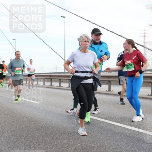 03.10.2025 - Köhlbrandbrückenlauf Lena Gebhardt http://msf.ph/oto/9198422 03.10.2025 15:34:37 Position 1 8378 meine-sportfotos.de