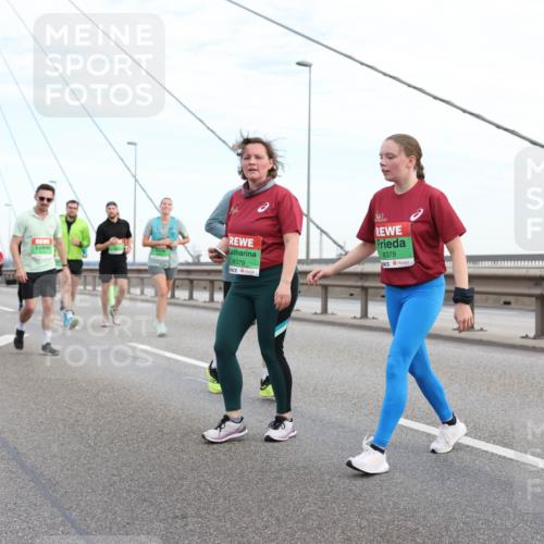 03.10.2025 - Köhlbrandbrückenlauf Lena Gebhardt http://msf.ph/oto/9198427 03.10.2025 15:34:37 Position 1 8379, 8378 meine-sportfotos.de