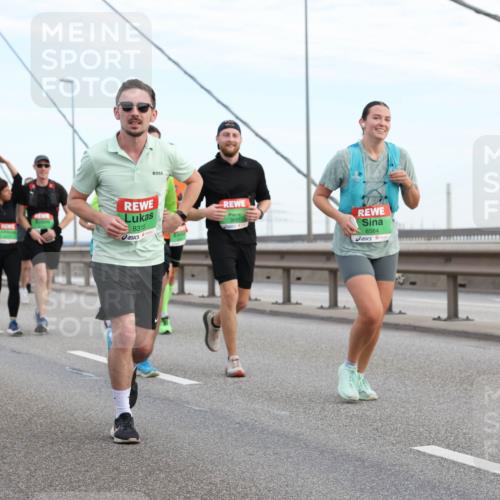 03.10.2025 - Köhlbrandbrückenlauf Lena Gebhardt http://msf.ph/oto/9198438 03.10.2025 15:34:40 Position 1 8314, 9681, 8315, 8584 meine-sportfotos.de