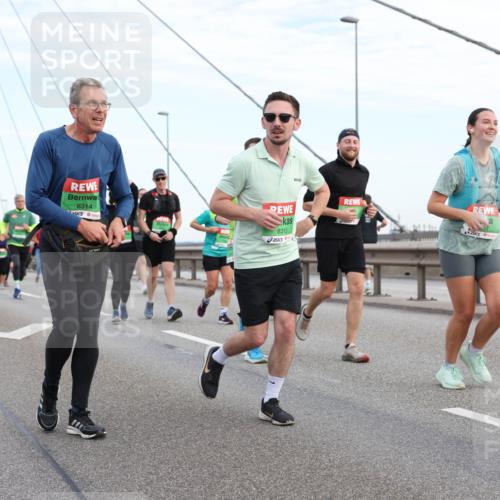 03.10.2025 - Köhlbrandbrückenlauf Lena Gebhardt http://msf.ph/oto/9198439 03.10.2025 15:34:40 Position 1 8314, 8315 meine-sportfotos.de