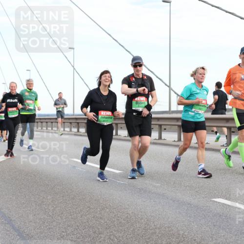 03.10.2025 - Köhlbrandbrückenlauf Lena Gebhardt http://msf.ph/oto/9198448 03.10.2025 15:34:42 Position 1 8117, 8062, 7821 meine-sportfotos.de