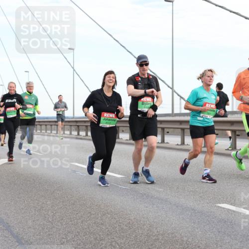 03.10.2025 - Köhlbrandbrückenlauf Lena Gebhardt http://msf.ph/oto/9198449 03.10.2025 15:34:42 Position 1 8117, 8062, 7821 meine-sportfotos.de