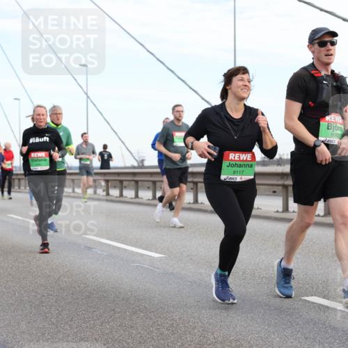 03.10.2025 - Köhlbrandbrückenlauf Lena Gebhardt http://msf.ph/oto/9198454 03.10.2025 15:34:43 Position 1 8117, 8062, 7821 meine-sportfotos.de