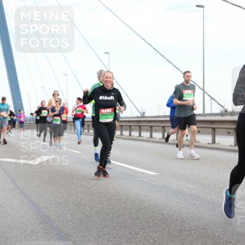 03.10.2025 - Köhlbrandbrückenlauf Lena Gebhardt http://msf.ph/oto/9198456 03.10.2025 15:34:43 Position 1 8117 meine-sportfotos.de