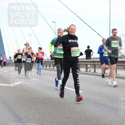 03.10.2025 - Köhlbrandbrückenlauf Lena Gebhardt http://msf.ph/oto/9198458 03.10.2025 15:34:44 Position 1 8308, 9081 meine-sportfotos.de