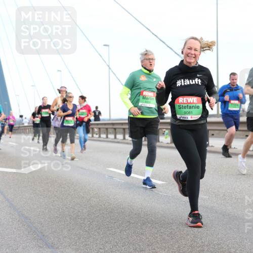 03.10.2025 - Köhlbrandbrückenlauf Lena Gebhardt http://msf.ph/oto/9198462 03.10.2025 15:34:44 Position 1 8308, 9081 meine-sportfotos.de