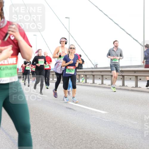 03.10.2025 - Köhlbrandbrückenlauf Lena Gebhardt http://msf.ph/oto/9198469 03.10.2025 15:34:46 Position 1 829, 8360 meine-sportfotos.de