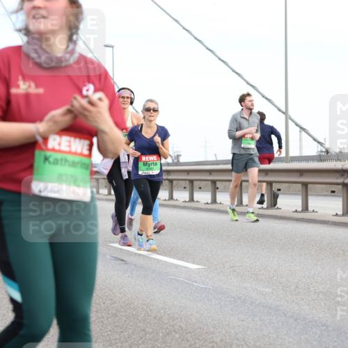 03.10.2025 - Köhlbrandbrückenlauf Lena Gebhardt http://msf.ph/oto/9198471 03.10.2025 15:34:46 Position 1 8379, 8360 meine-sportfotos.de