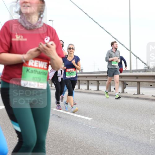 03.10.2025 - Köhlbrandbrückenlauf Lena Gebhardt http://msf.ph/oto/9198472 03.10.2025 15:34:46 Position 1 8379, 8360 meine-sportfotos.de