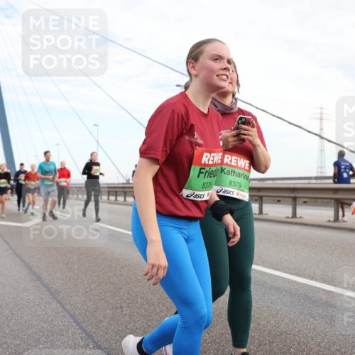 03.10.2025 - Köhlbrandbrückenlauf Lena Gebhardt http://msf.ph/oto/9198475 03.10.2025 15:34:47 Position 1 8378, 8379 meine-sportfotos.de