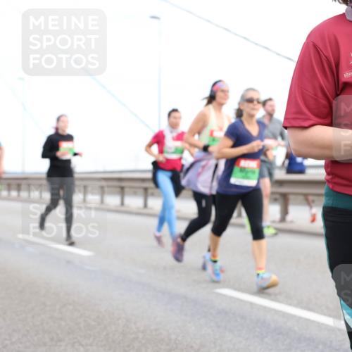 03.10.2025 - Köhlbrandbrückenlauf Lena Gebhardt http://msf.ph/oto/9198478 03.10.2025 15:34:48 Position 1 83 meine-sportfotos.de