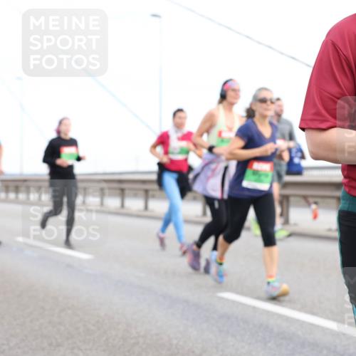 03.10.2025 - Köhlbrandbrückenlauf Lena Gebhardt http://msf.ph/oto/9198479 03.10.2025 15:34:48 Position 1  meine-sportfotos.de