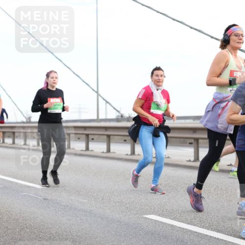 03.10.2025 - Köhlbrandbrückenlauf Lena Gebhardt http://msf.ph/oto/9198480 03.10.2025 15:34:49 Position 1 8360 meine-sportfotos.de