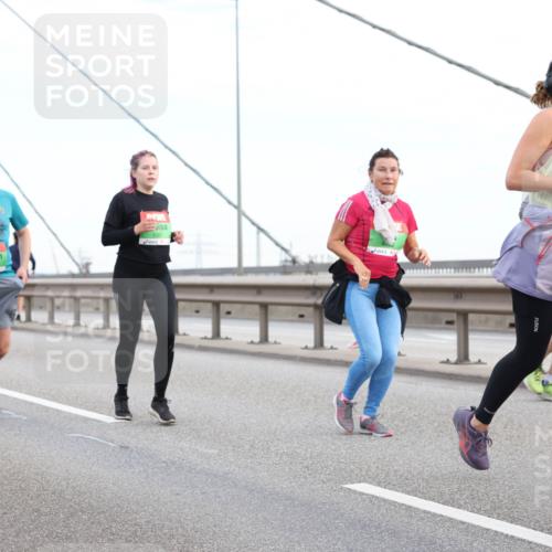 03.10.2025 - Köhlbrandbrückenlauf Lena Gebhardt http://msf.ph/oto/9198481 03.10.2025 15:34:49 Position 1 8360 meine-sportfotos.de