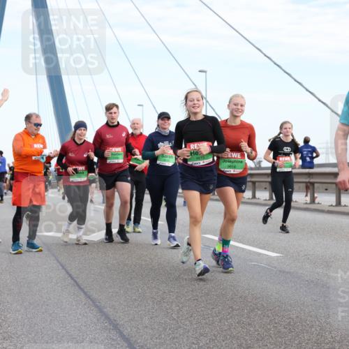 03.10.2025 - Köhlbrandbrückenlauf Lena Gebhardt http://msf.ph/oto/9198486 03.10.2025 15:34:50 Position 1 9615, 9616, 8570 meine-sportfotos.de