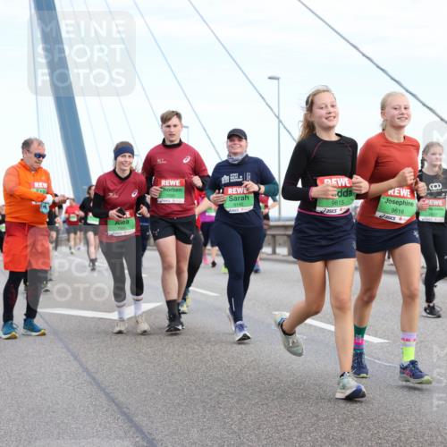 03.10.2025 - Köhlbrandbrückenlauf Lena Gebhardt http://msf.ph/oto/9198488 03.10.2025 15:34:51 Position 1 7680, 7690, 9142, 9615, 9616, 7827 meine-sportfotos.de