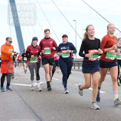 03.10.2025 - Köhlbrandbrückenlauf Lena Gebhardt http://msf.ph/oto/9198489 03.10.2025 15:34:51 Position 1 7680, 7690, 9142, 9615, 9616 meine-sportfotos.de