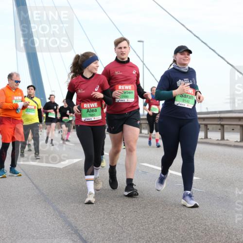 03.10.2025 - Köhlbrandbrückenlauf Lena Gebhardt http://msf.ph/oto/9198495 03.10.2025 15:34:52 Position 1 7680, 7690, 9142 meine-sportfotos.de
