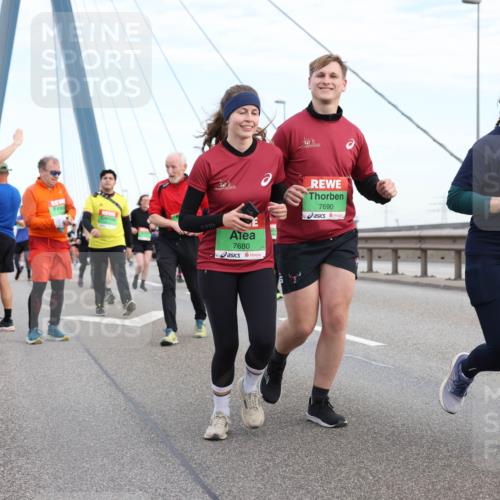 03.10.2025 - Köhlbrandbrückenlauf Lena Gebhardt http://msf.ph/oto/9198499 03.10.2025 15:34:53 Position 1 7680, 7690, 9142 meine-sportfotos.de