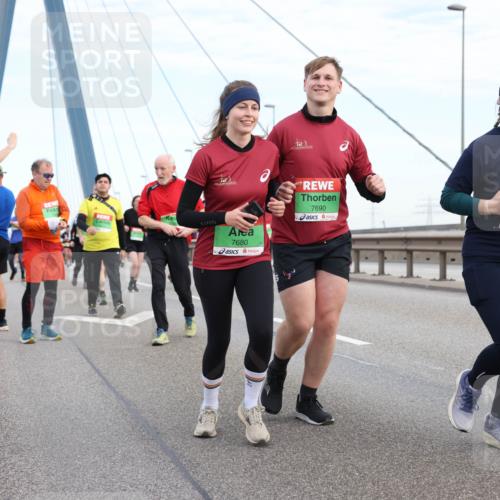 03.10.2025 - Köhlbrandbrückenlauf Lena Gebhardt http://msf.ph/oto/9198500 03.10.2025 15:34:53 Position 1 7680, 7690, 9142 meine-sportfotos.de
