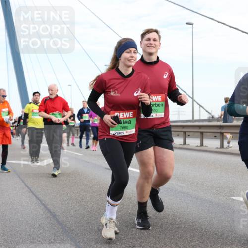 03.10.2025 - Köhlbrandbrückenlauf Lena Gebhardt http://msf.ph/oto/9198501 03.10.2025 15:34:53 Position 1 7680, 690, 10, 2023, 9142 meine-sportfotos.de