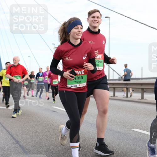 03.10.2025 - Köhlbrandbrückenlauf Lena Gebhardt http://msf.ph/oto/9198504 03.10.2025 15:34:53 Position 1 690, 7680, 9142 meine-sportfotos.de