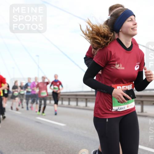 03.10.2025 - Köhlbrandbrückenlauf Lena Gebhardt http://msf.ph/oto/9198506 03.10.2025 15:34:54 Position 1 000 meine-sportfotos.de