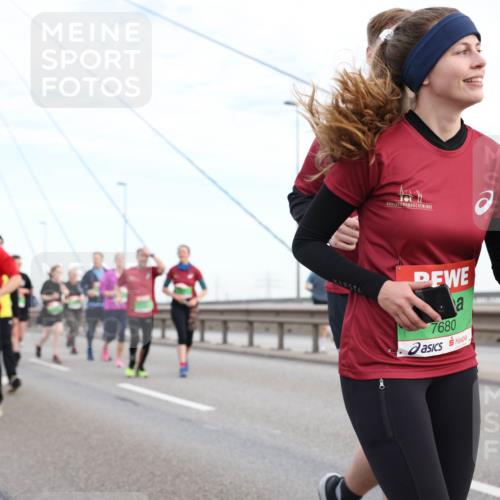 03.10.2025 - Köhlbrandbrückenlauf Lena Gebhardt http://msf.ph/oto/9198507 03.10.2025 15:34:54 Position 1 7680, 5 meine-sportfotos.de