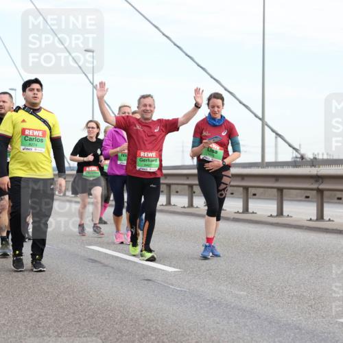 03.10.2025 - Köhlbrandbrückenlauf Lena Gebhardt http://msf.ph/oto/9198510 03.10.2025 15:34:55 Position 1 8274, 9497, 9498 meine-sportfotos.de