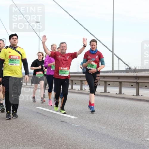 03.10.2025 - Köhlbrandbrückenlauf Lena Gebhardt http://msf.ph/oto/9198511 03.10.2025 15:34:55 Position 1 8274, 9497, 9498 meine-sportfotos.de