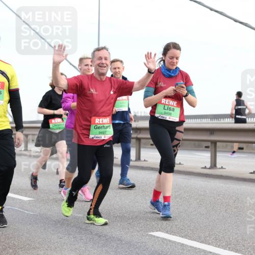 03.10.2025 - Köhlbrandbrückenlauf Lena Gebhardt http://msf.ph/oto/9198518 03.10.2025 15:34:56 Position 1 8274, 7878, 9497, 9732, 9498 meine-sportfotos.de