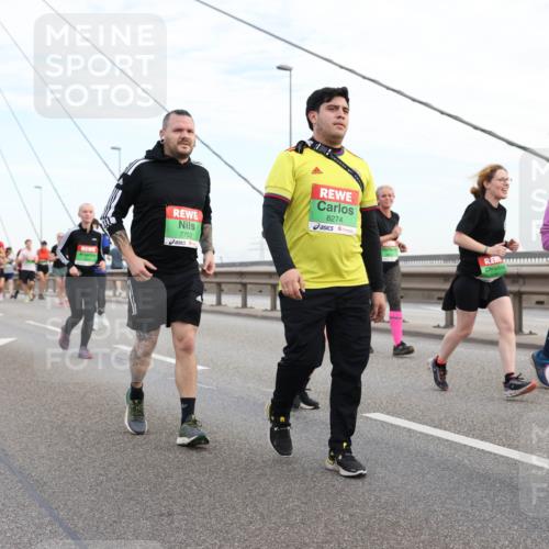 03.10.2025 - Köhlbrandbrückenlauf Lena Gebhardt http://msf.ph/oto/9198524 03.10.2025 15:34:58 Position 1 7752, 8274 meine-sportfotos.de