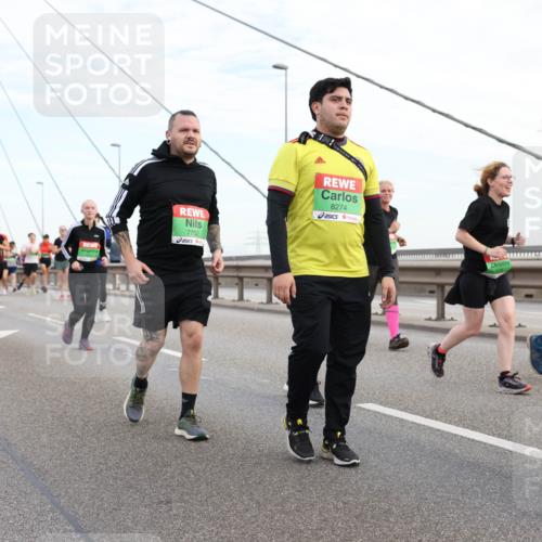 03.10.2025 - Köhlbrandbrückenlauf Lena Gebhardt http://msf.ph/oto/9198525 03.10.2025 15:34:58 Position 1 7752, 8274 meine-sportfotos.de