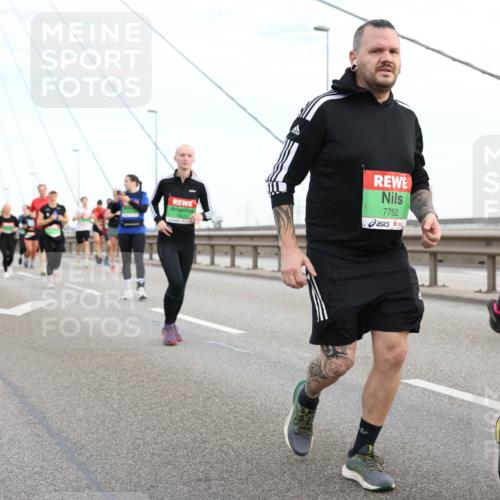 03.10.2025 - Köhlbrandbrückenlauf Lena Gebhardt http://msf.ph/oto/9198530 03.10.2025 15:34:59 Position 1 7752 meine-sportfotos.de